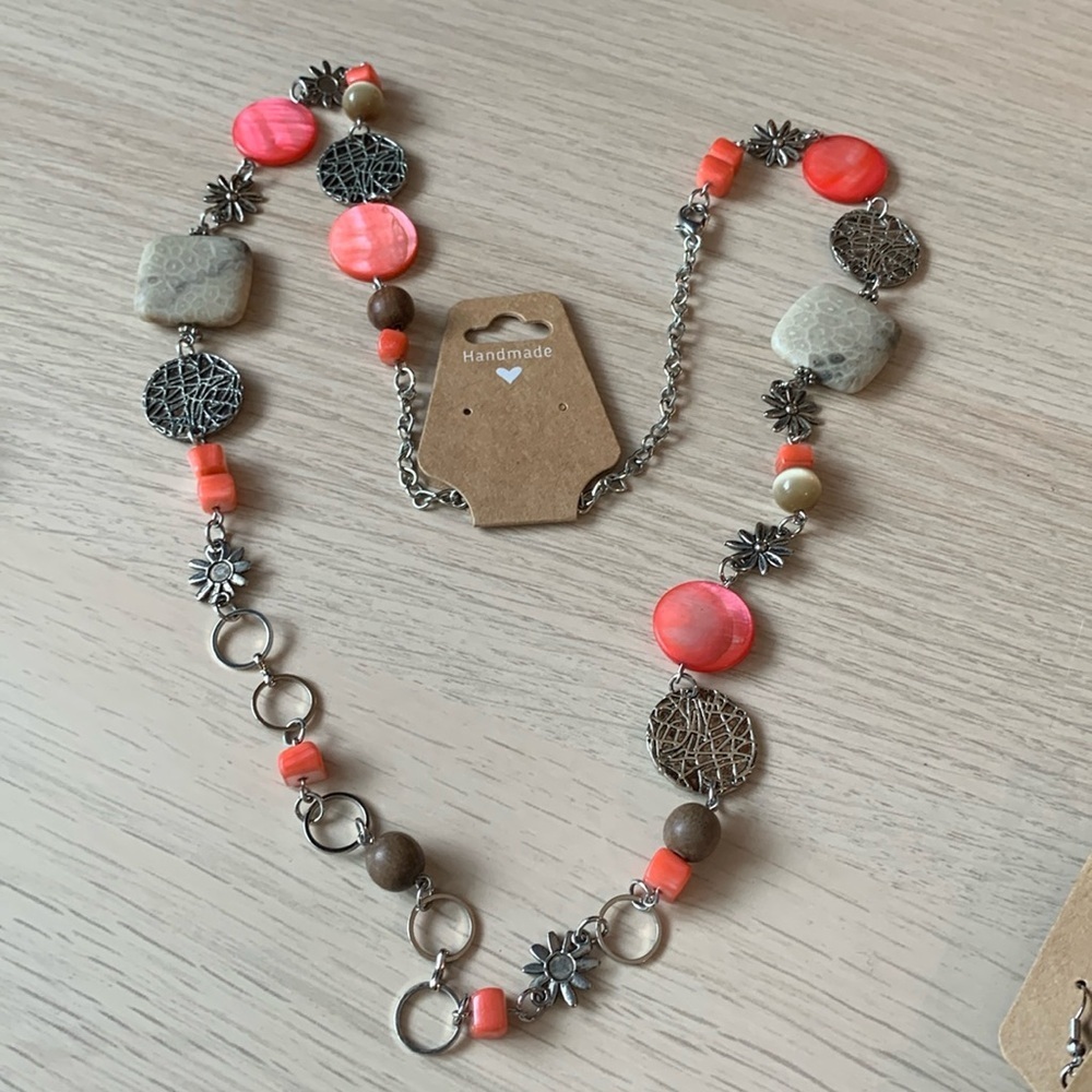 ⭐️ 5 for 20$! ⭐️ Coral and silver necklace